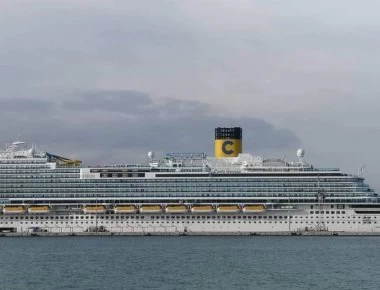 Βενετία: Κρουαζιερόπλοιο παραλίγο να εμβολίσει γιοτ - Τρόμος στο πλήρωμα του πλοίου